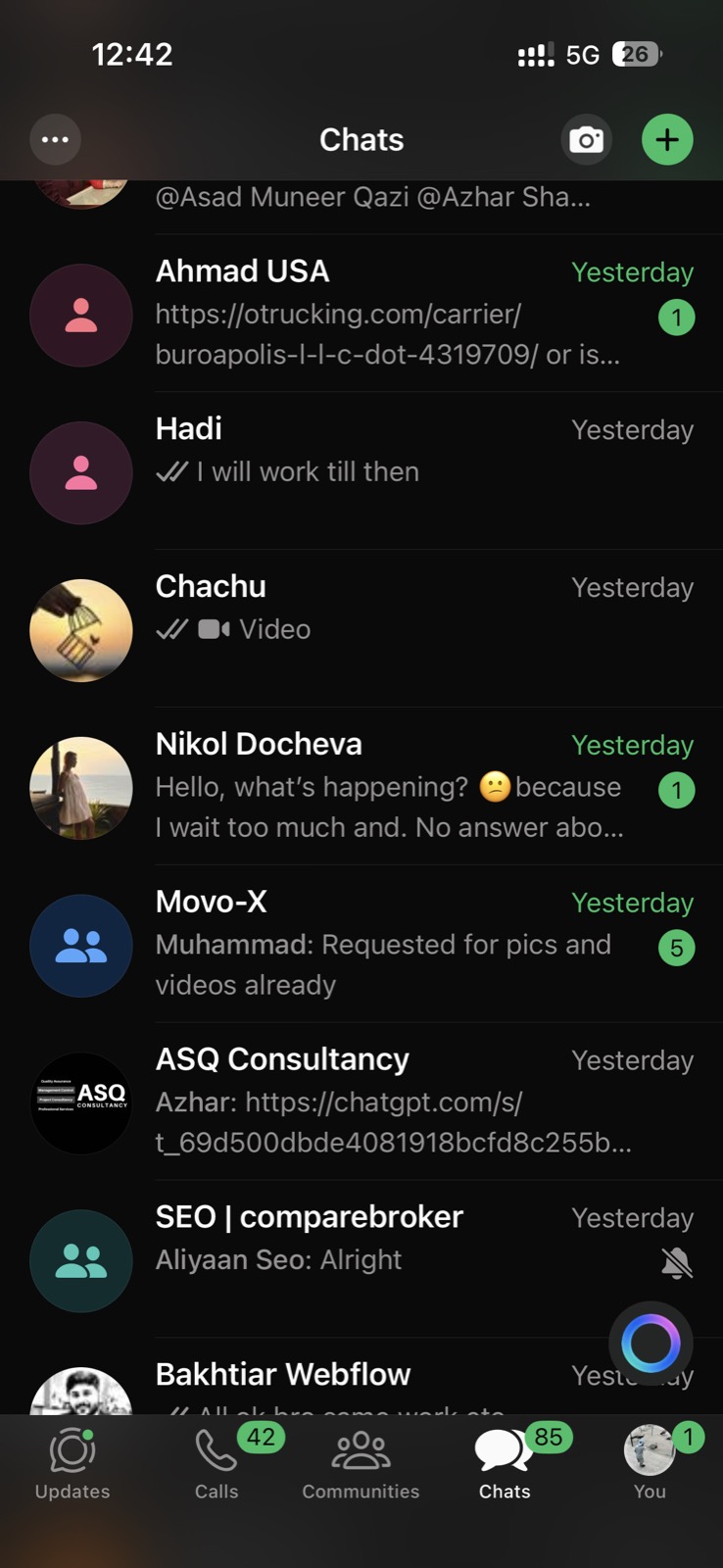 WhatsApp inbox — 85 unread chats, 42 missed calls, MoVo-X group, business threads