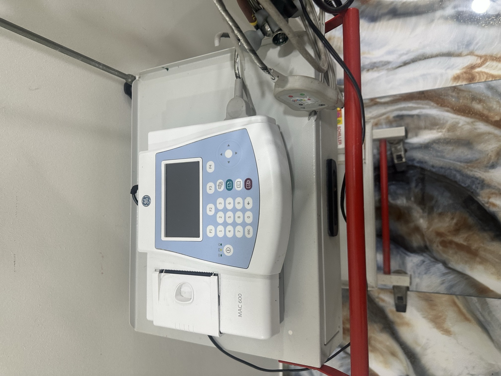GE MAC 600 ECG machine