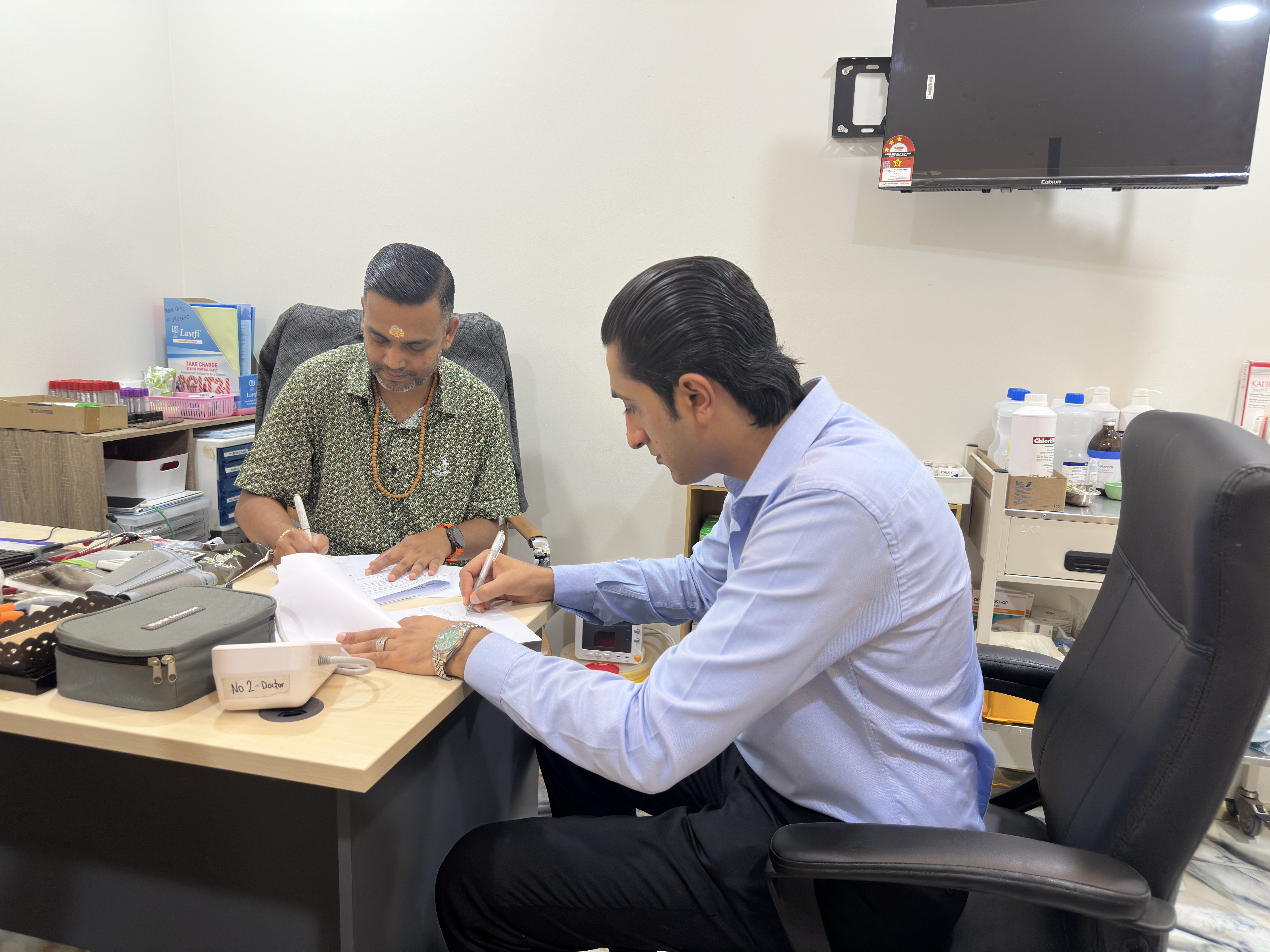 Dr. Prabagaran and Haadi signing the MoVo-X contract