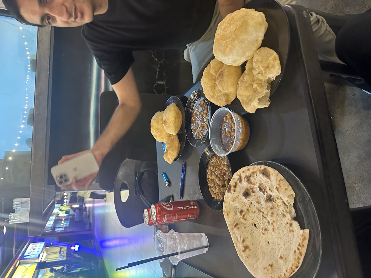 Late night Pakistani food in JB — puri, chapati, daal
