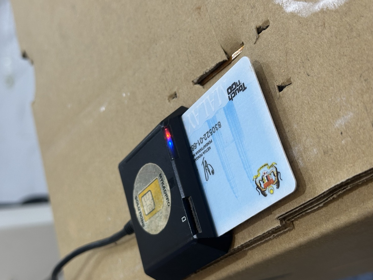 Touch 'n Go card on smart reader — payment test