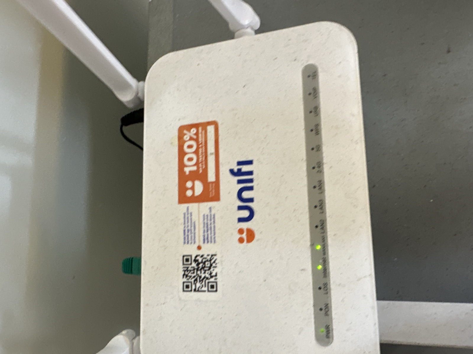 Unifi router installed at klinik — green LEDs